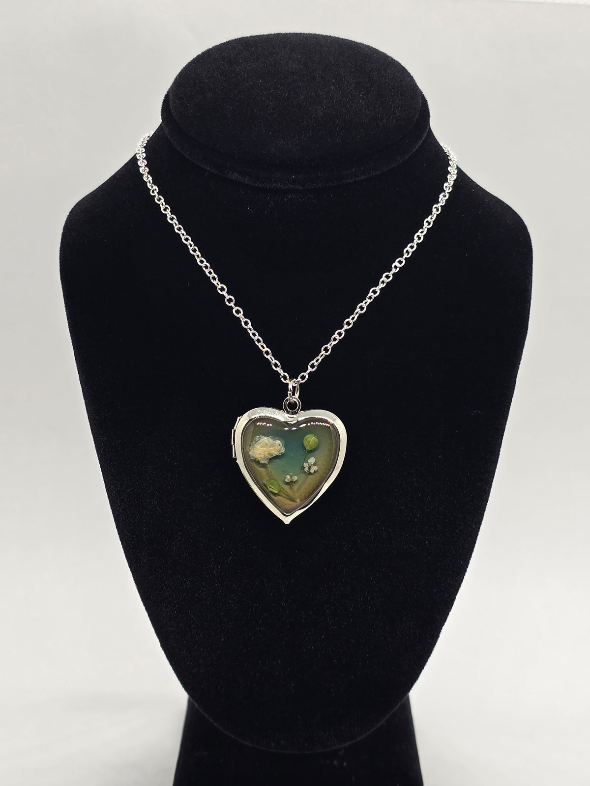 Silver heart locket necklace with real baby’s breath and Queen Anne’s lace, color-changing mood design, on an 18-inch chain