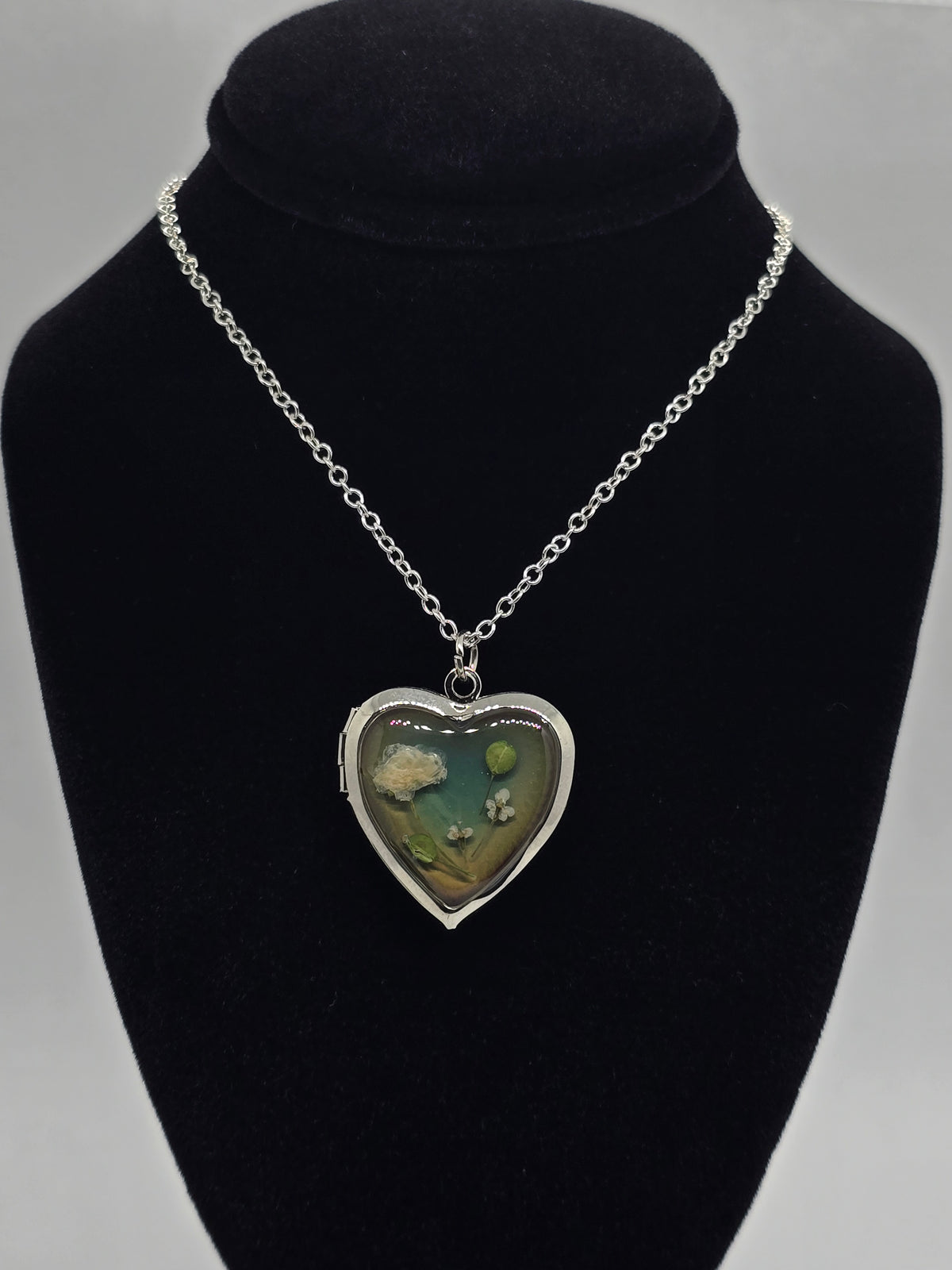 Mood-Changing Heart Locket | Real Baby’s Breath & Queen Anne’s Lace, 18" Chain